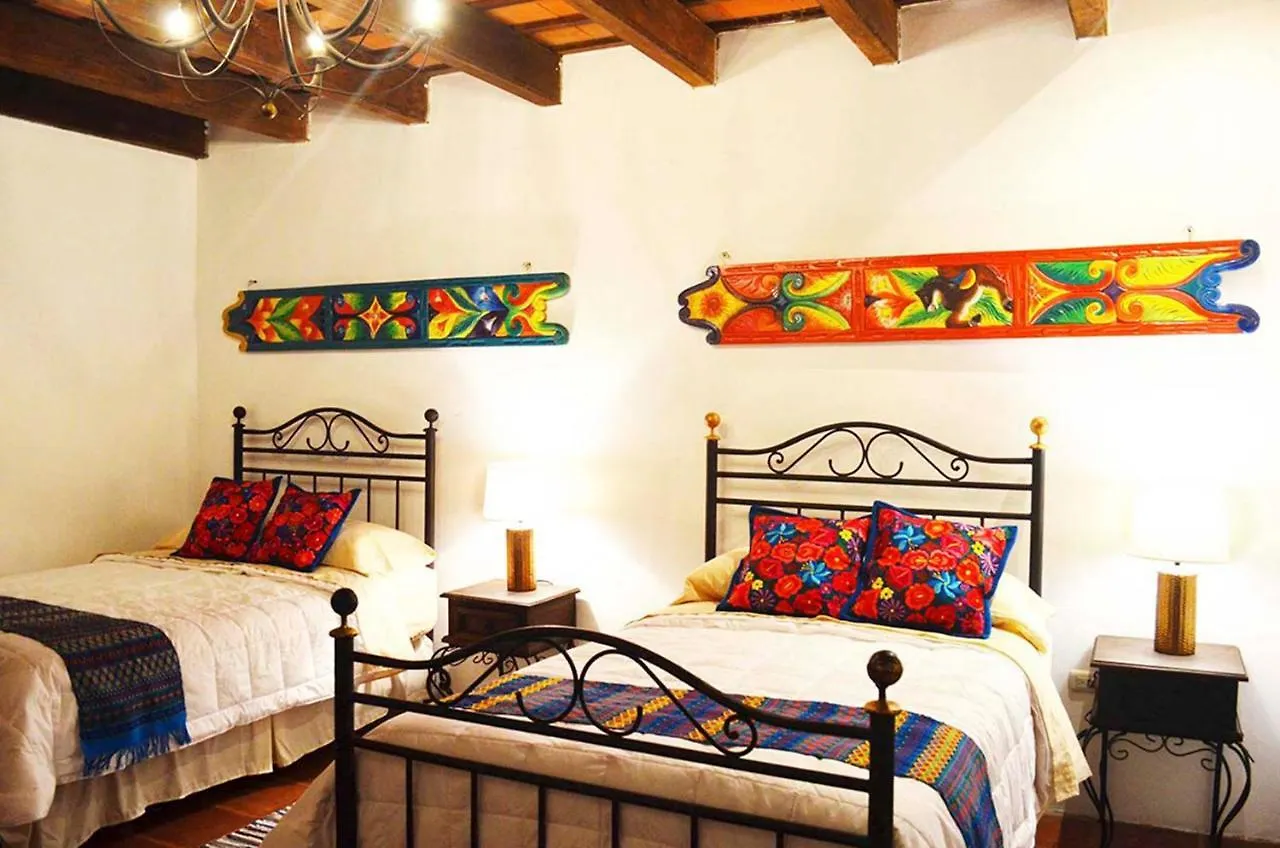 Luna Maya Antigua Guatemala